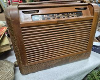 Vintage electronics. Philco radio