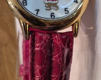 Costume jewelry and watches from 3 different families. 