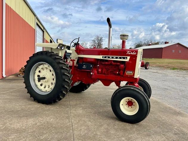 INTERNATIONAL FARMALL 1206 TRACTOR