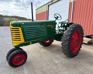 OLIVER 66 ROW CROP NF TRACTOR