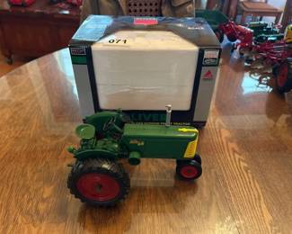 OLIVER 66 ROW CROP SPECCAST TOY TRACTOR