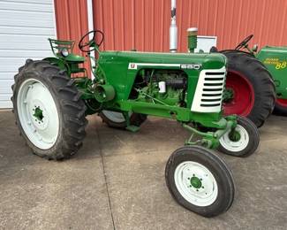 OLIVER 660 WF TRACTOR