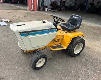 CUB CADET 1211 HYDRO LAWN TRACTOR