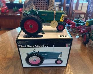 ERTL PRECISION SERIES OLIVER 77 TOY TRACTOR