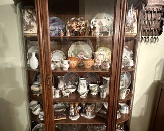 5curved glass china cabinet