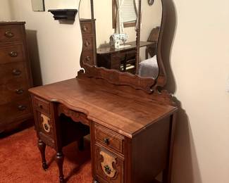 9antique dressing table