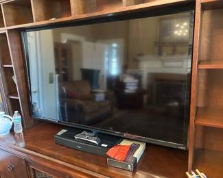 60 VIZIO TV  BOSE SOUND BAR