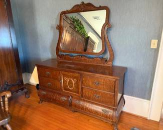ANTIQUE TIGER OAK DRESSER