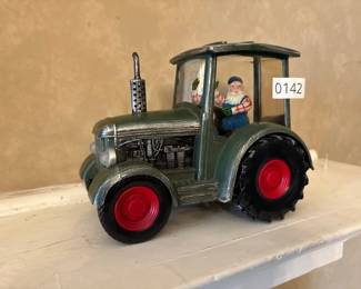 SANTA TRACTOR SNOW GLOBE