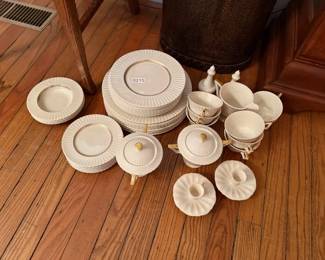 LOT OF CHINA PIECES