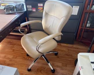 ROLLING OFFICE CHAIR