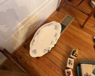 ANTIQUE SERVING PLATTER