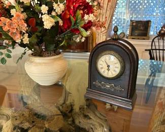 SMALL CLOCK AND CENTERPIECE FLORAL DECOR