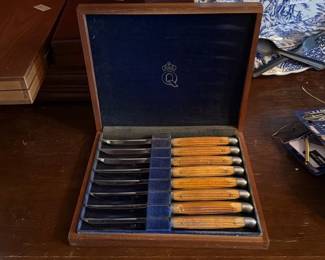 QUEEN KNIFE SET