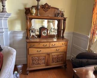 ANTIQUE OAK SIDEBOARD CABINET