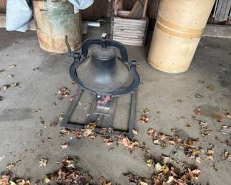 VINTAGE CAST IRON DINNER BELL ON STAND
