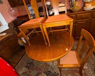 ROUND TABLE 42X29 WITH 4 CHAIRS
