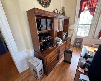 WOODEN OFFICE HUTCH