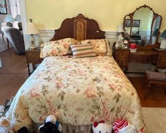 ANTIQUE FULL SIZE BED
