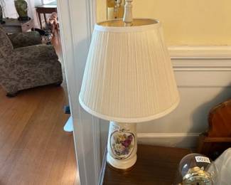 VINTAGE FLORAL LAMP