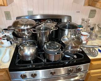 Stainless steel cookware
