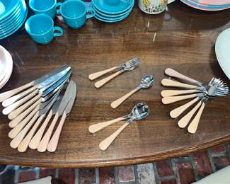 Set of Apricot Fiesta flatware