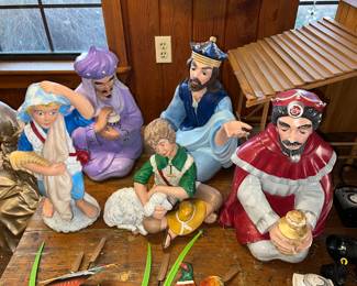 Large mold nativity pieces