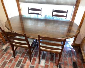 Hand made by owner oval kitchen table w/ 4 chairs