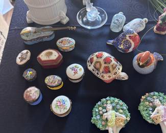 COLLECTION OF FRENCH & ENGLISH PORCELIN BOXES