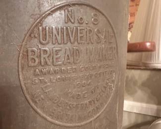 No. 8 Universal Breadmaker (pat. 1904)