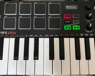 AKAI MPK miniplay 