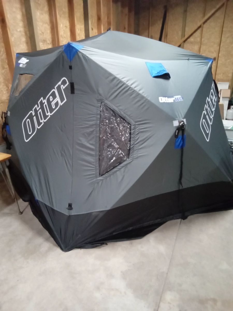 Otter pop up Ice Shanty 