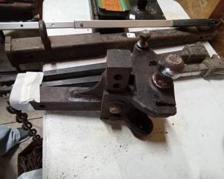 Heavy duty Tow hitch with stabilizing bars.