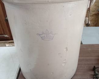 10 gallon crock with handles.