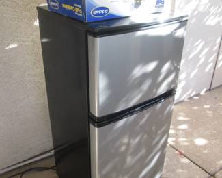 Vissani Refrigerator