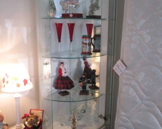 Curved, Lighted Display Cabinet