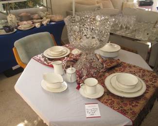 "American Brilliant Period" Pedestal Punch Bowl By Gundy Clapperton, Pattern: Sawtooth Floral Geometric. C-1876-1917