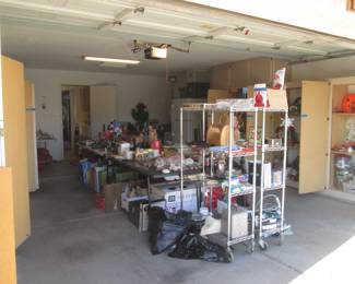 Loaded with Christmas & Holiday Decor!