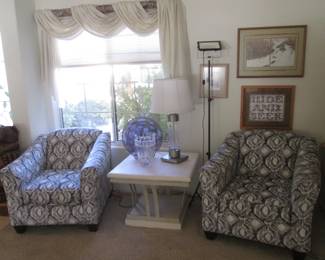 Pair of Black & White Occasional Chairs & End Table