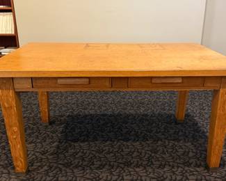 Oak Table with 2 drawers