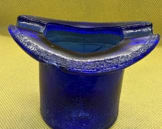 Ashtray. https://modestlambestatesales.hibid.com/