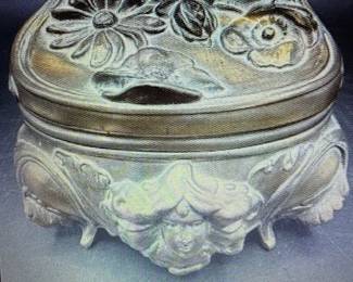 Small jewelry / trinket box. https://modestlambestatesales.hibid.com/