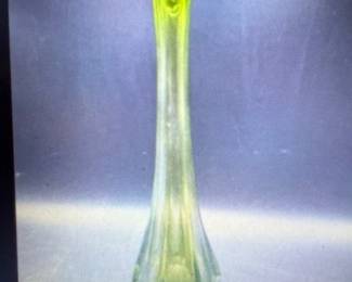 Art glass. Swing vase. https://modestlambestatesales.hibid.com/