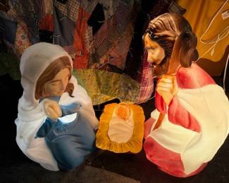 Manger theme blow molds. https://modestlambestatesales.hibid.com/