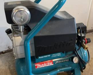 Makita MAC700 Air Compressor