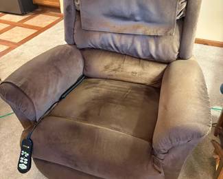 Comfort Zone by Golden Power Lift Recliner Model PR766MEDDVCPHA