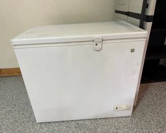 GE Chest Freezer Model FCM7DUAWW 