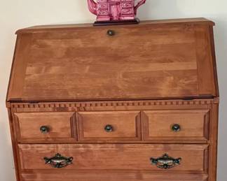 604 Early American Desk