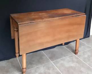 433 ClippedWing Vintage Table