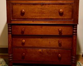 601 A Beautiful Vtg Dresser